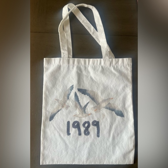 Taylor Swift 1989 Tote.
Taylor’s Version Swiftie Gift - Picture 1 of 5